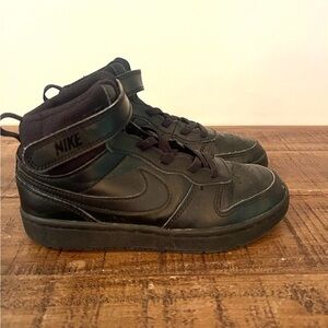 Nike high top sneakers size 2 (little kids).